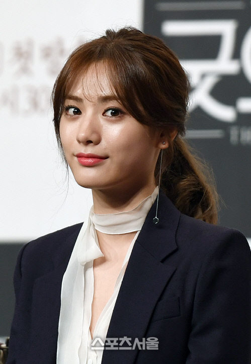 [SS포토]\'굿와이프\' 나나, \'연기 선배 유이 언니 본 지는 오래 돼서...\'