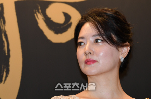 [SS포토]배우 이영애, 매력적인 얼굴 라인