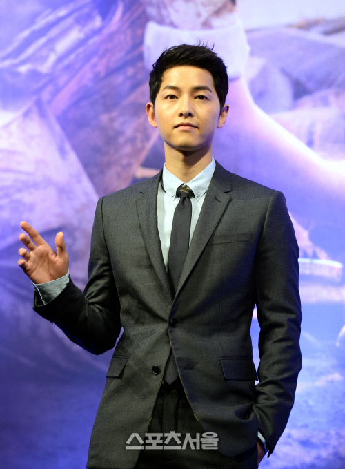 [SS포토]\'태양의 후예\' 송중기, 꽃미남 배우에서 군인 전문 배우로!