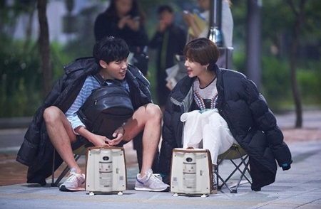 "참을 수가 없네" 류준열♥황정음, '운빨로맨스' 촬영 중 훈훈