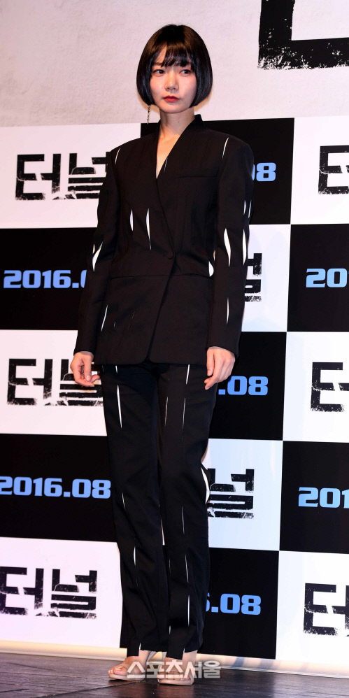 [SS포토]영화 \'터널\' 배두나, \'스타일리시하죠~\'