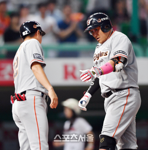  3-4 추격하는 조인성 솔로홈런[SS포토]