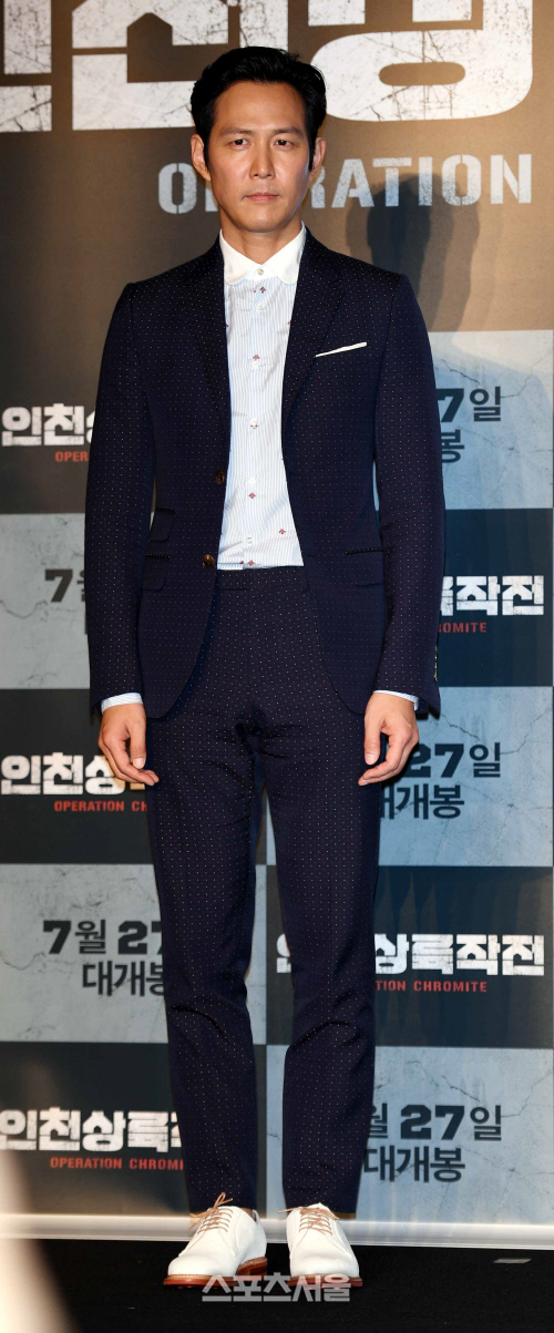 [SS포토]이정재, \'수트가 잘 어울리죠~\'