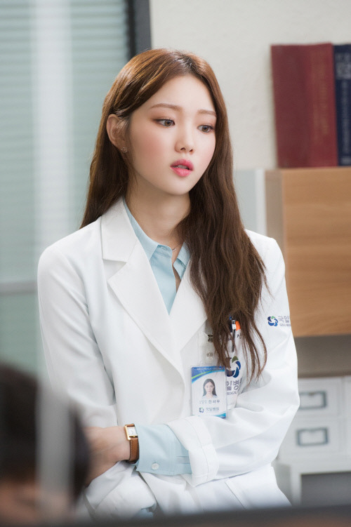 배우 이성경