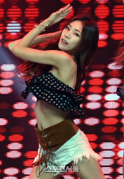 [SS포토]가녀린 몸매의 스텔라 전율