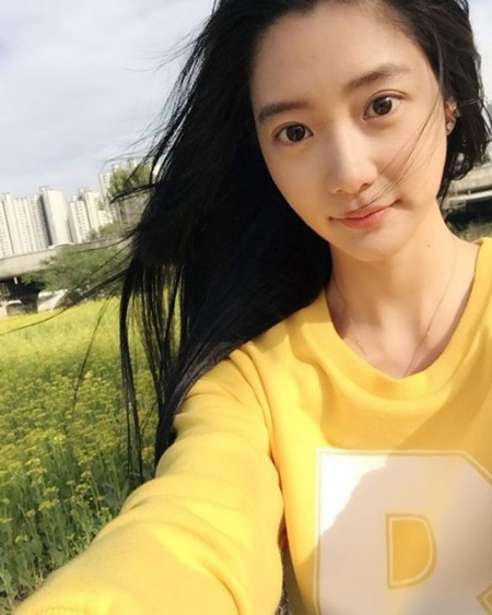 [★SNS] "빛나는 청초 미모" 클라라, 더 어려진 근황 공개