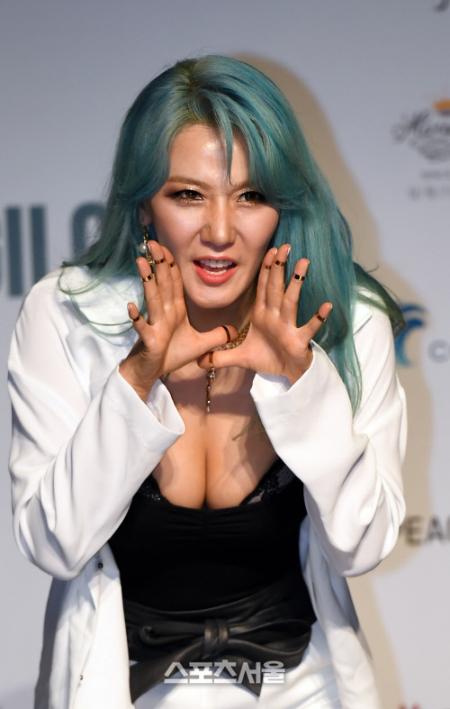 [SS포토]가수 길건, \'예쁘게 찍어주세요!\'