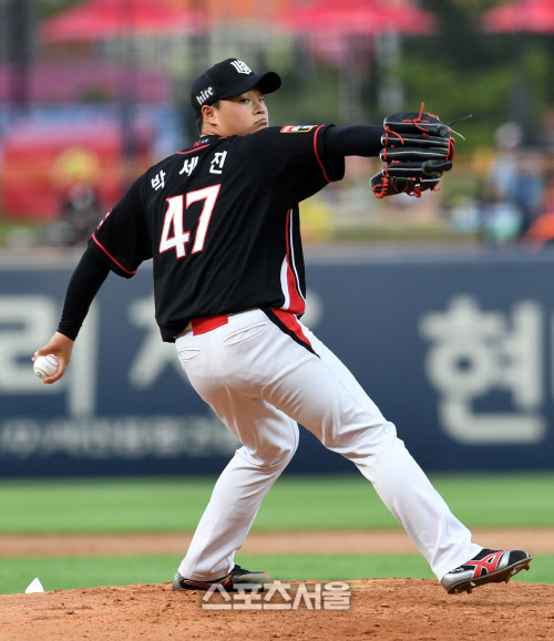 [SS포토]동생 박세진은 광주에서, 형 박세웅은 잠실에서!