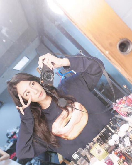 "생일 맞이 셀피 방출"…티파니, 대기실서 예쁜 모습으로 '브이'