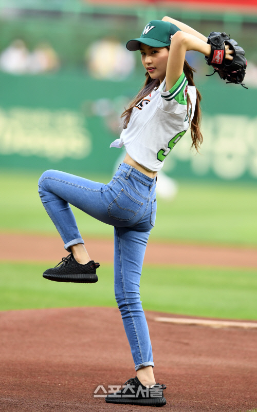 시구하는 비비안[SS포토]