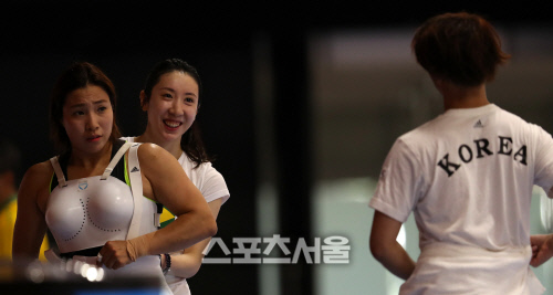 [SS포토]펜싱 에뻬 신아람, \'미소가 일품이죠~\'
