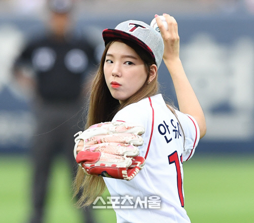 [SS포토] 프로듀스 101 안유미, 매서운 눈빛으로 와인드업!