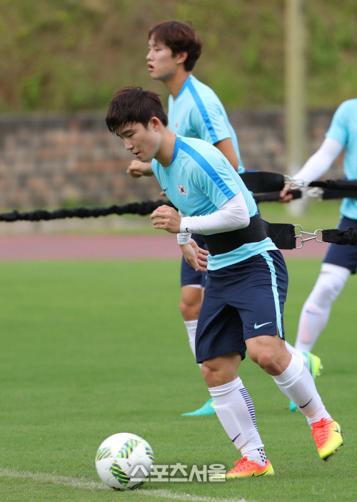 [SS포토]이슬찬 올림픽 축구대표팀 감독, \'몸에 이슬이 차도록 뛴다~\'