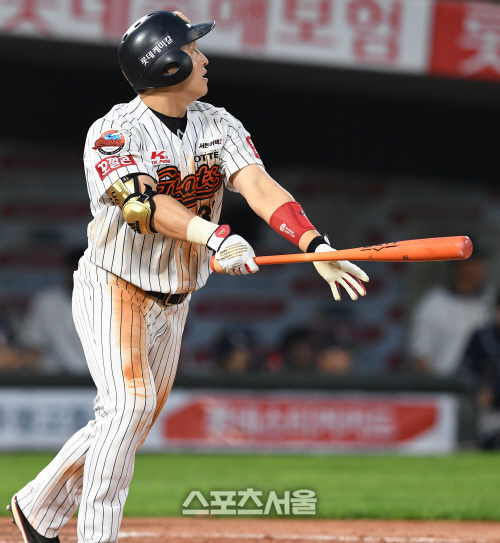 [SS포토] 롯데 손아섭, \'두산 천적\' 인증하는 시즌 10호 홈런포!