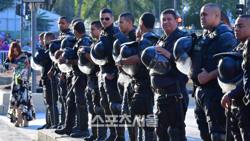 [SS포토] 리우 올림픽 개막식, 삼엄한 경비를 펴는 브라질 경찰!