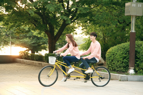 W_이종석 한효주 꽃길 스틸 공개(6)