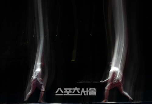 [SS포토]펜싱 박상영, \'하늘에서 내려온 검신이니라~\'