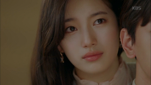 [간밤의TV]'함틋' 임주환 등에 업힌 수지, 임주은 손잡은 김우빈, 엇갈린 사각조우