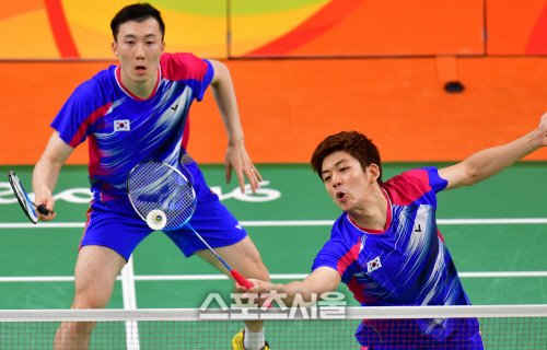 네트플레이 펼치는 이용대, 뒤를 부탁해![SS포토]