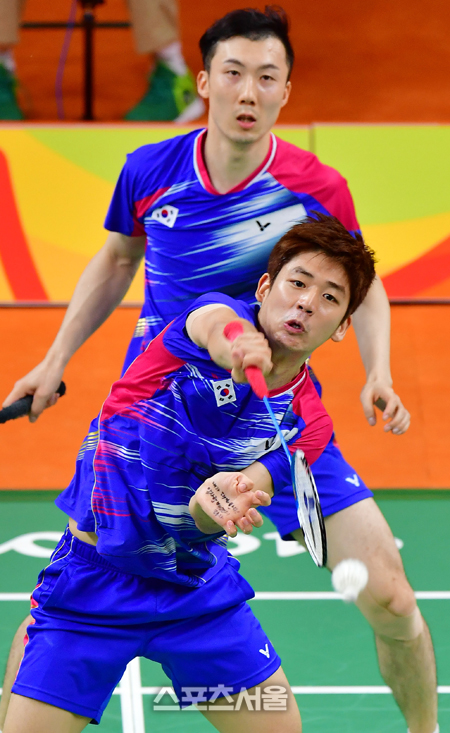 [리우 화보] 배드민턴 이용대 선수 손에 포착된 글씨의 정체는?