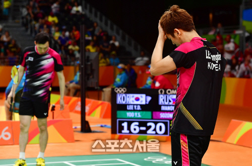 [SS포토] 리우 올림픽 배드민턴 이용대, 러시아전 패배는 8강에서 갚겠다!