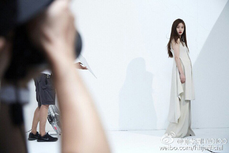 [★SNS] "무보정도 이기적인 미모" 한효주, 살아있는 여신 자태