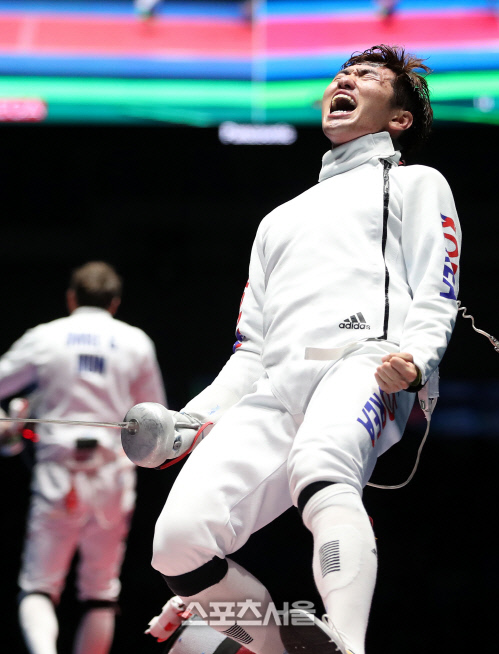 조용했던 아침을 깨웠던 박상영, 세상을 다 가진듯 환호[SS포토]