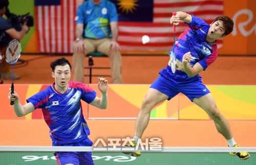 4강을 위해 혼신의 힘을 다하는 유연성-이용대[SS포토]