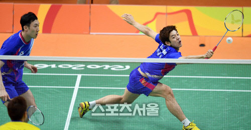 힘겹게 받아내는 이용대[SS포토]