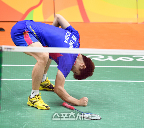 이용대,땅을 치며 아쉬워해보지만[SS포토]