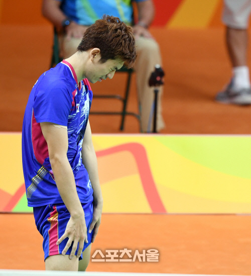 눈감은 이용대, 세계랭킹12위에 충격적 패배[SS포토]