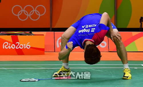 주먹으로 바닥치는 이용대, 너무도 허무한 순간[SS포토]