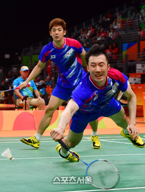 [SS포토]준결 진출 실패 이용대-윤연성, 안타까운 수비