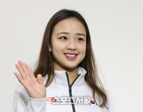 [SS포토]화사한 미소와 함께 리우 입성하는 손연재