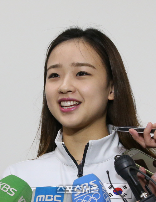 [SS포토]밝은 표정으로 리우 입성 소감 밝히는 손연재