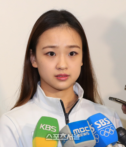 [SS포토]리우 입성 손연재, 토끼 같은 눈 뜨고