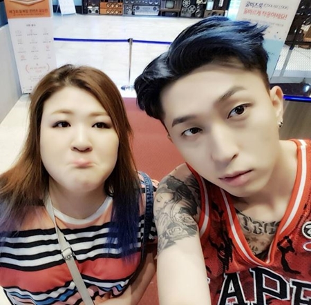 [★SNS] 이국주X슬리피, 나란히 '파랑이 머리'하고 다정한 투샷 