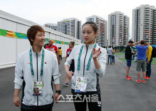 [SS포토] 리우 입성한 손연재, 이제야 겨우 선수촌 구경하네요~