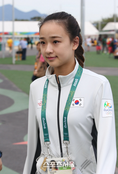 [SS포토] 리우 올림픽 선수촌 둘러보는 손연재, 눈빛이 살아있네~