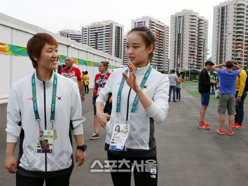 [SS포토] 올림픽 선수촌 둘러보는 손연재, 한결 여유로운 모습!