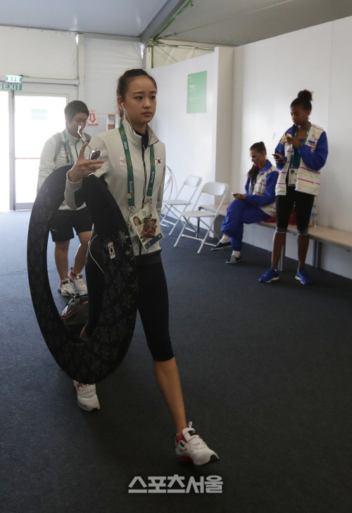 훈련장 들어서는 손연재, 이제 나의 올림픽도 곧 시작이구나[SS포토]