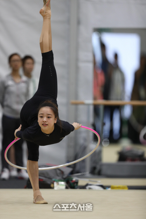 후프연습하는 손연재[SS포토]