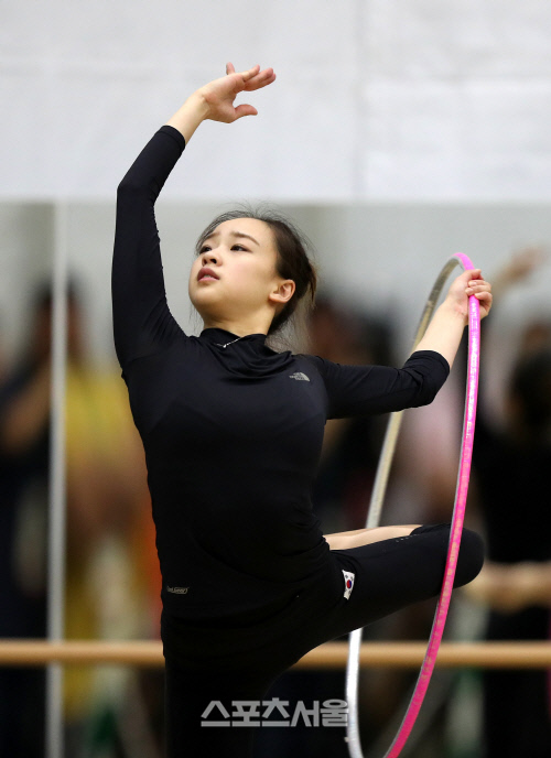 첫공식훈련 손연재, 볼연기[SS포토]