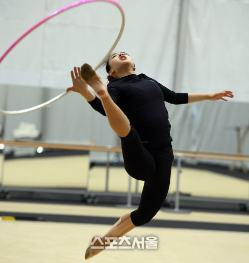 가볍게 날아오른 손연재[SS포토]