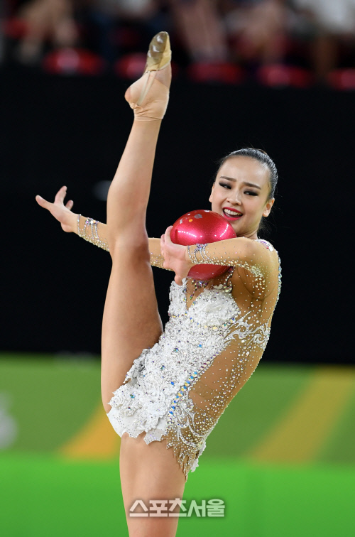 표정이 살아있는 볼연기 펼치는 손연재[SS포토]