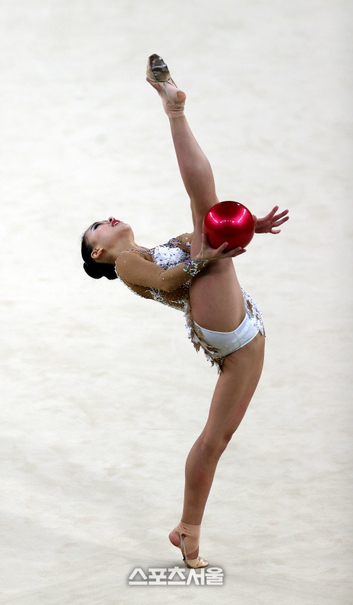 하늘향해 쭉 뻗은 손연재의 다리[SS포토]