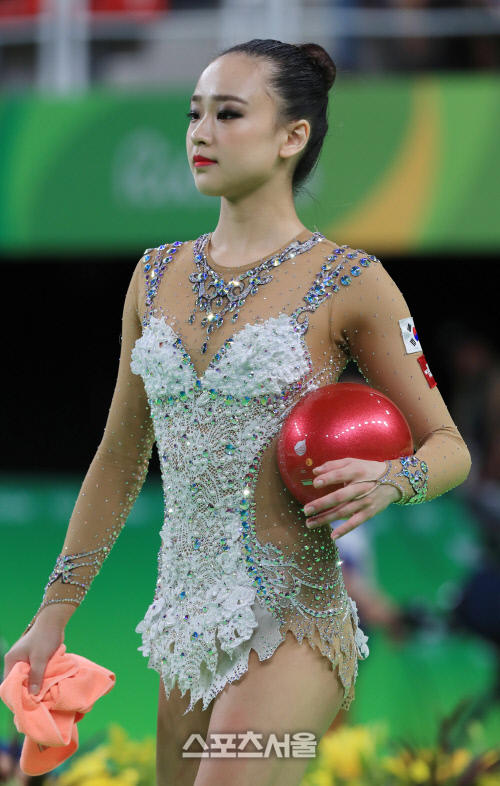 긴장된 표정으로 입장하는 손연재[SS포토]