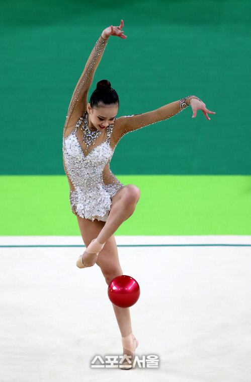 볼과 하나된 손연재, 점수는 18.266[SS포토]