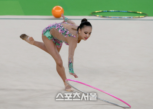 리듬체조 후프 놓치는 손연재[SS포토]