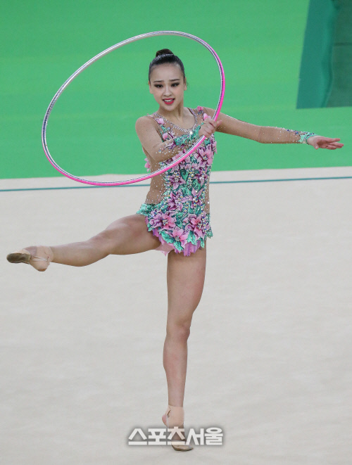 후프 연기하는 손연재[SS포토]